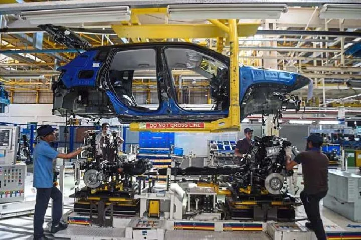 Waves of Middle East Turmoil: Forecasting Disruptions and Opportunities in Indonesia's Manufacturing Landscape