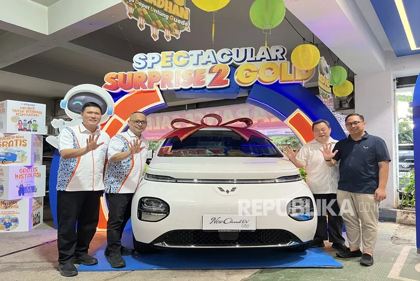 Wuling Serahkan Mobil Listrik untuk Pemenang Undian Electronic City, Dorong Mobilitas Hijau