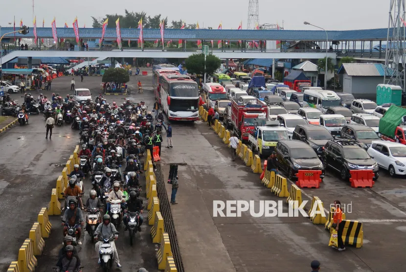 Antisipasi Lonjakan Pemudik, Kemenhub Perkuat Manajemen Lalu Lintas Pelabuhan Gilimanuk