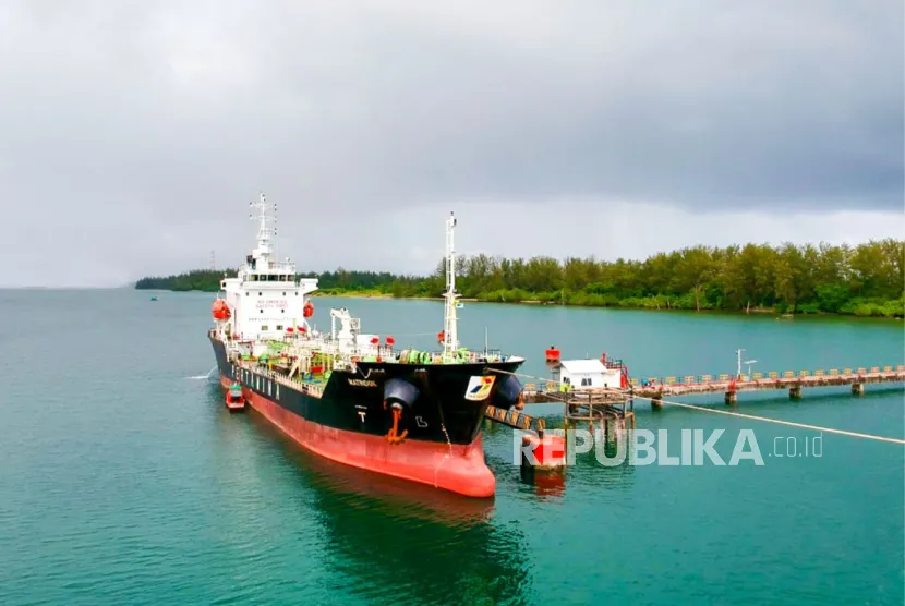 Pertamina Alihkan 148 Kapal untuk Jamin Distribusi Energi ke Daerah 3T dan Kepulauan