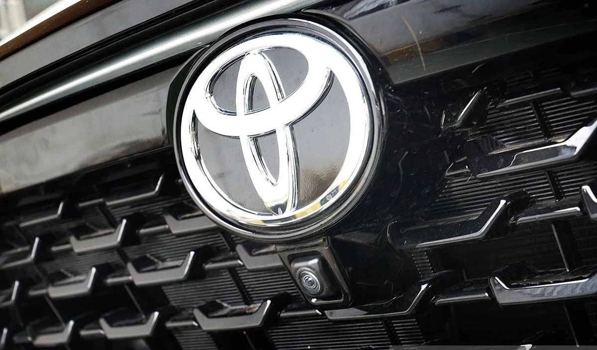 Toyota Buka Selubung SUV Listrik Coupe C-HR+ di Eropa: Jarak Tempuh Fantastis dan Fitur Canggih