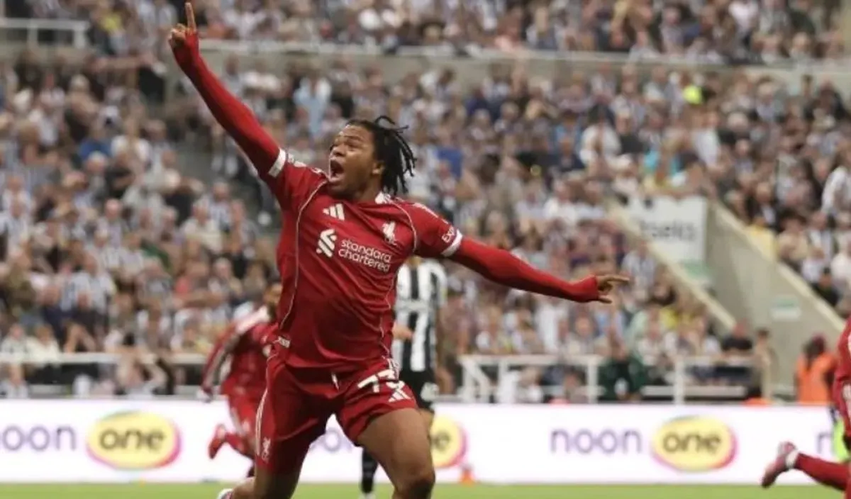Arne Slot Ungkap Potensi Starter Muda Liverpool Hadapi PSG di Liga Champions