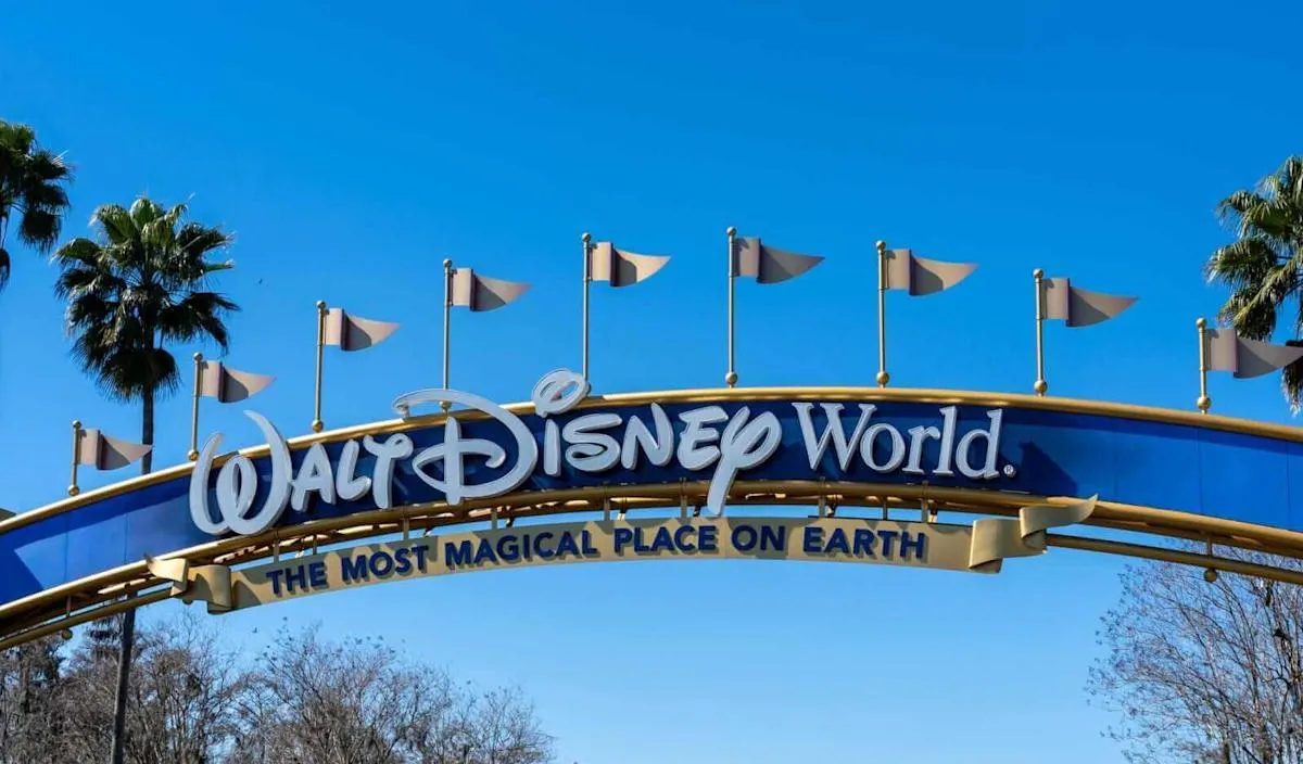 Perkiraan Laba Kuartalan Walt Disney: Analis Prediksi Kenaikan Tipis, Saham Tertinggal S&P 500