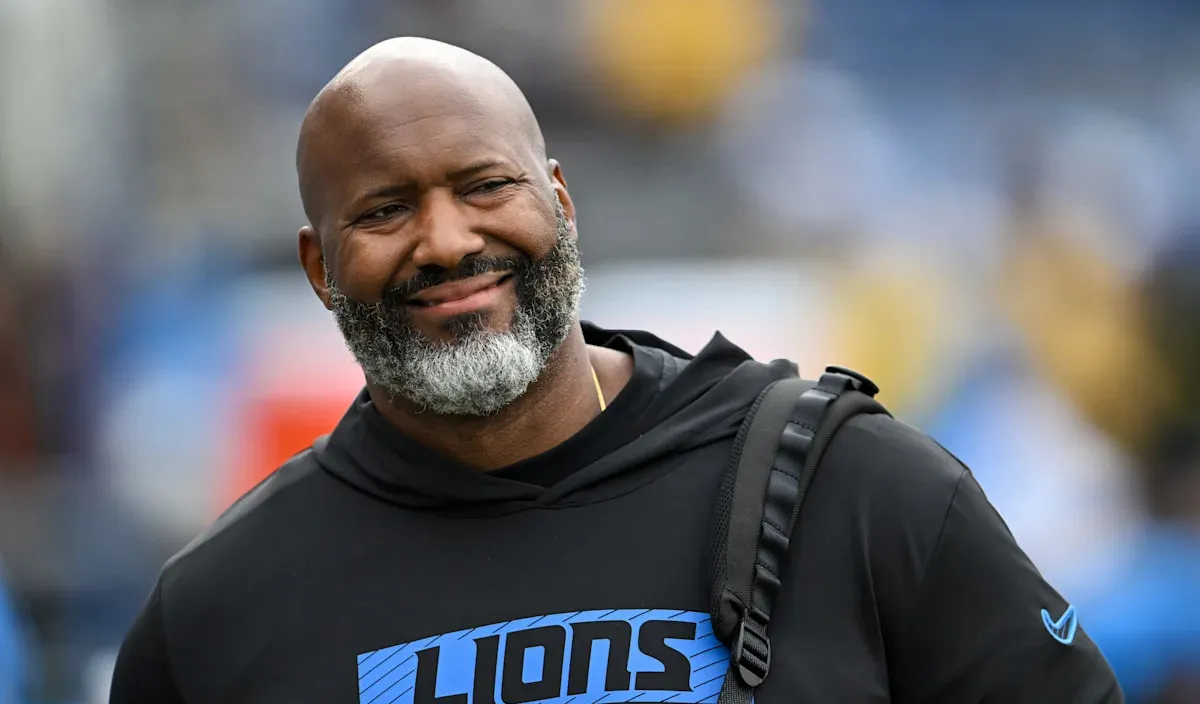 Laporan: Detroit Lions Jajaki Kemungkinan Tukar Pilihan untuk Pilih Pemain EDGE