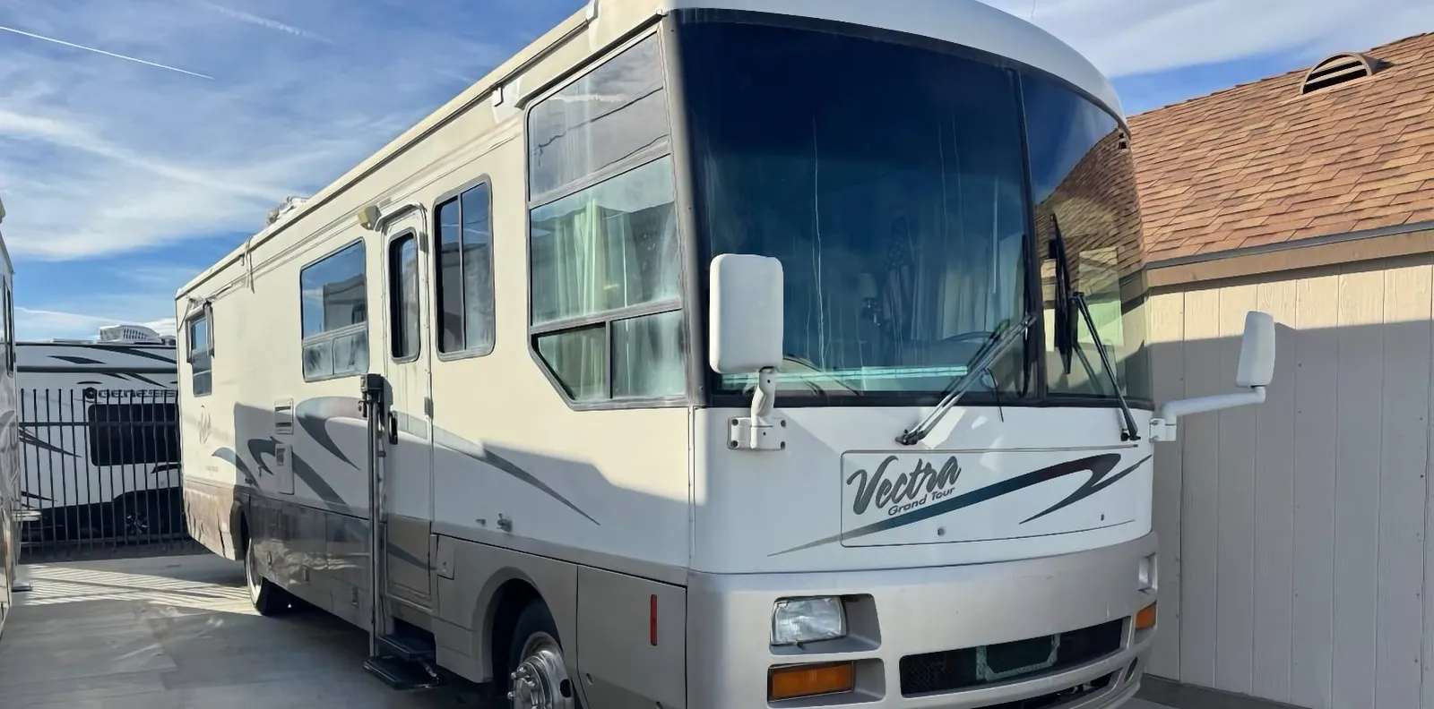 Dijual Seharga $7,500, Winnebago Vectra Grand Tour 1996 Ini Apakah Penawaran Menarik?