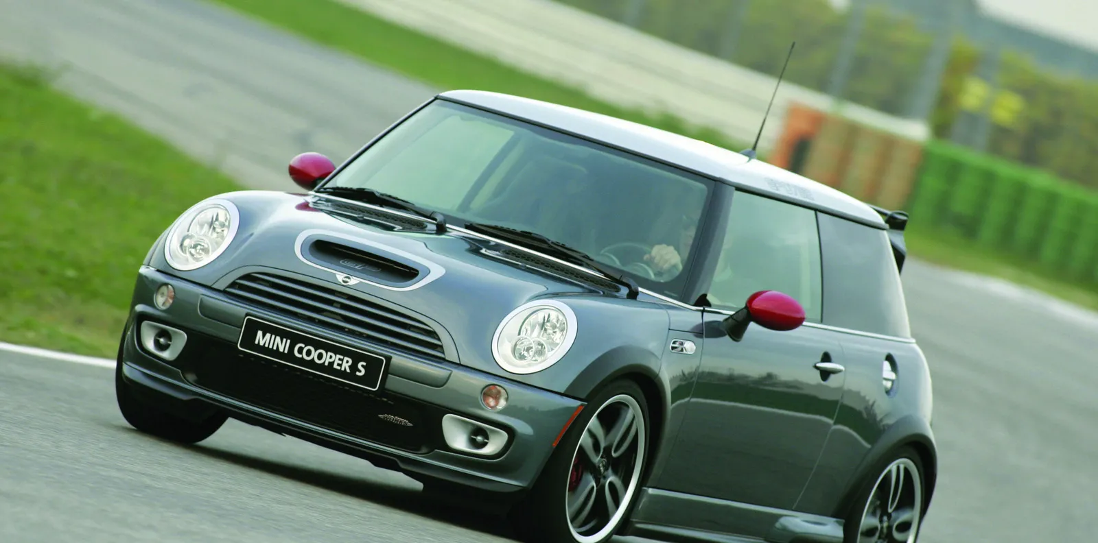 Mini Rayakan 25 Tahun Produksi Mobil Modern yang Menyenangkan