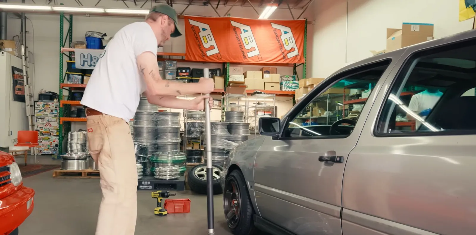 Pembangun Mobil 'Anti-Hype' di YouTube: James Pumphrey dan Proyek Golf MK3 'Normie'