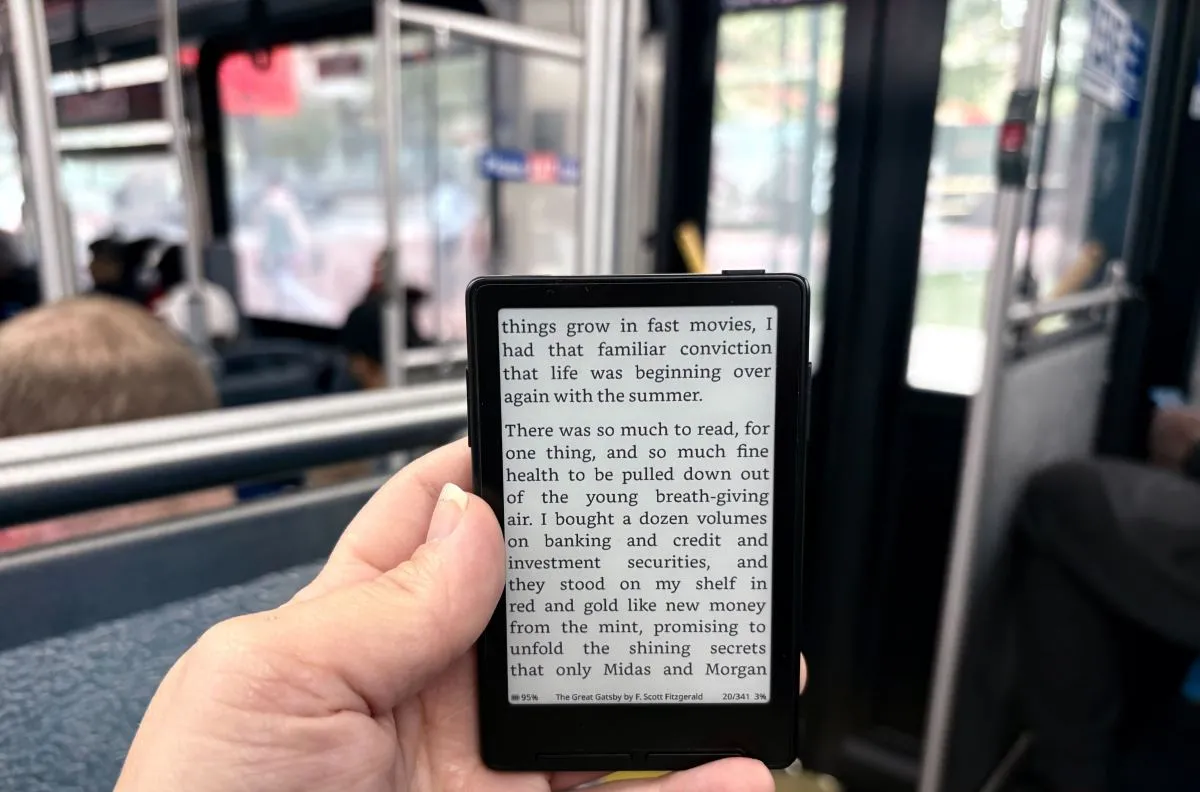 Xteink X3: E-reader Mini Magnetik Seharga $80 yang Diklaim Bisa Mengurangi Kecanduan Media Sosial