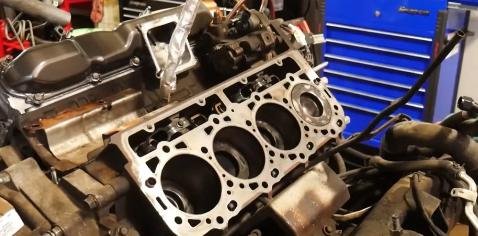 Perdebatan Kepala Silinder Aluminum vs. Besi Cor pada Duramax: Lebih dari Sekadar Bobot