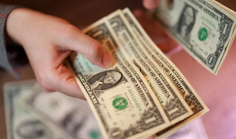 Dolar Melemah Akibat Harapan Kesepakatan AS-Iran, Yen Menguat di Tengah Spekulasi Intervensi