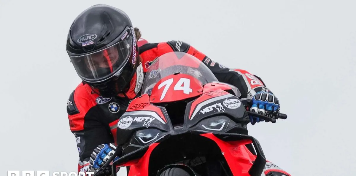 Rekan Pembalap Beri Penghormatan untuk Kamil Holan yang Meninggal di North West 200