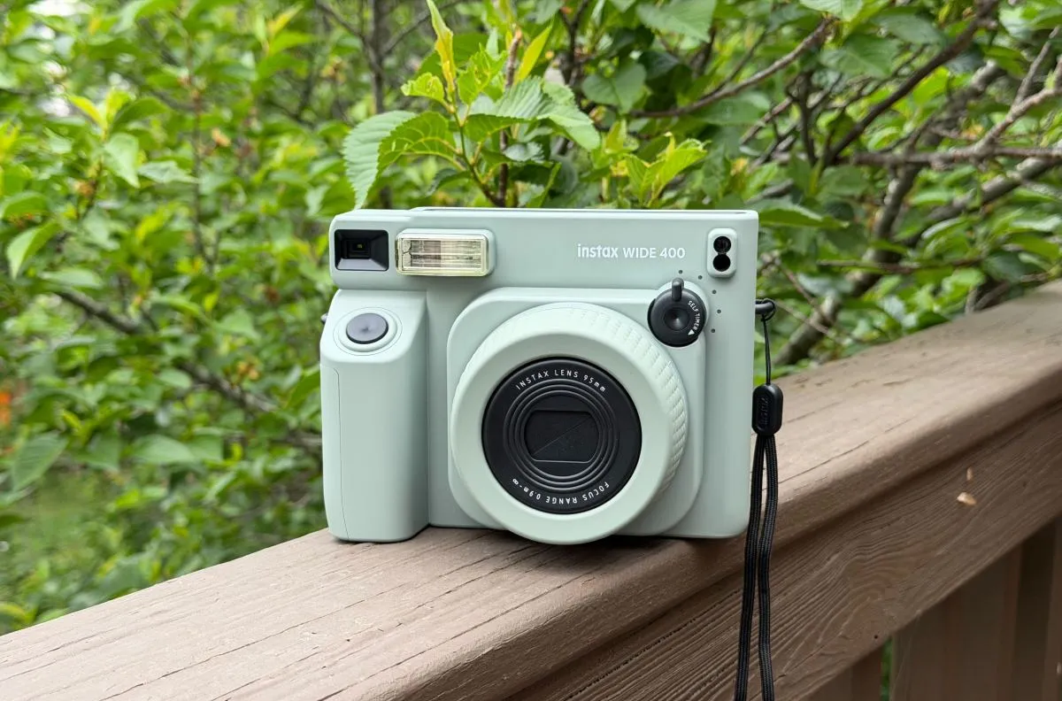 Fujifilm Luncurkan Instax Wide 400, Kamera Instan Format Lebih Besar