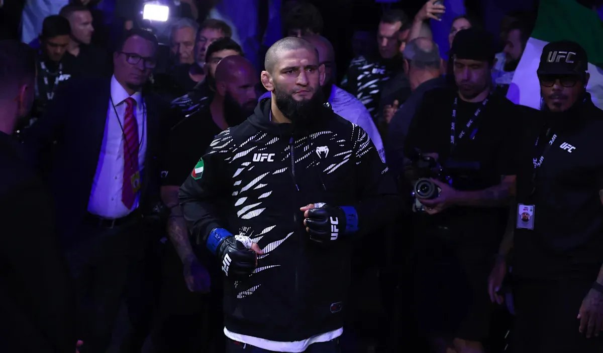 UFC 328: Khamzat Chimaev vs. Sean Strickland Perebutkan Gelar Kelas Menengah, Joshua Van Pertahankan Sabuk Kelas Terbang