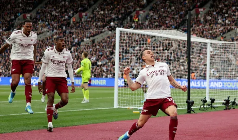 Arsenal Unggul di Puncak Klasemen Usai Kalahkan West Ham Berkat Gol Trossard dan Keputusan VAR