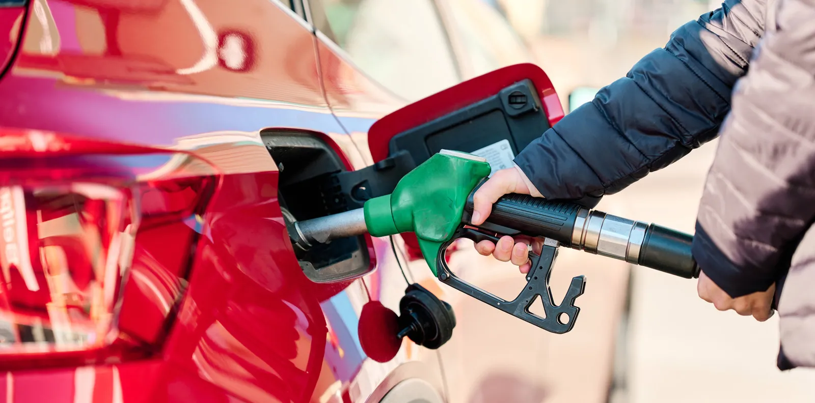 Cara Mengenali Bensin Berkualitas Buruk di Tangki Mobil