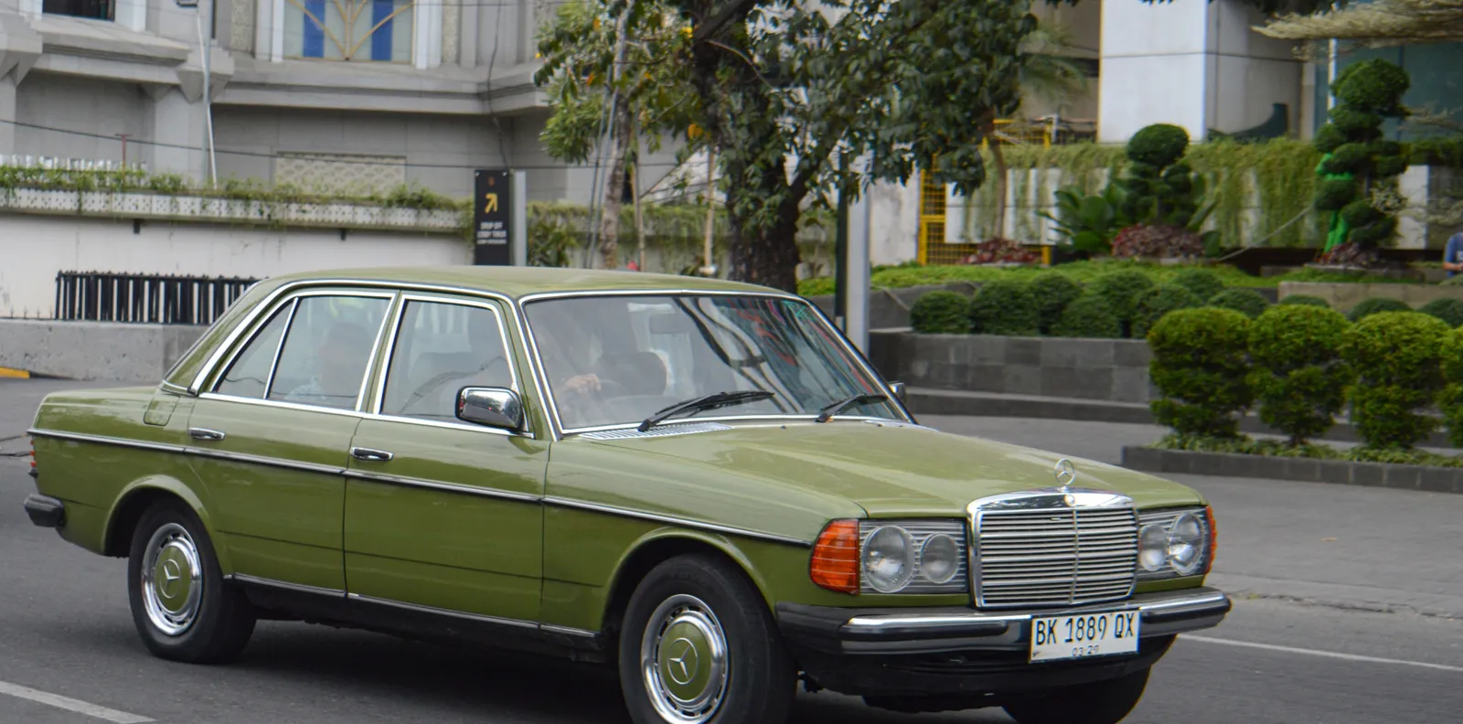 Dari Dominasi ke Lupakan: Mengapa Penjualan Diesel Mercedes di AS Merosot di Era 80-an