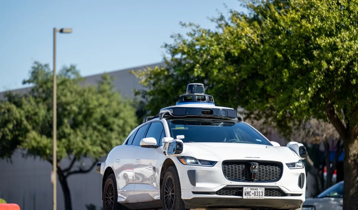Waymo Tarik Armada Kendaraan Akibat Masalah Banjir dan Pembaruan Perangkat Lunak