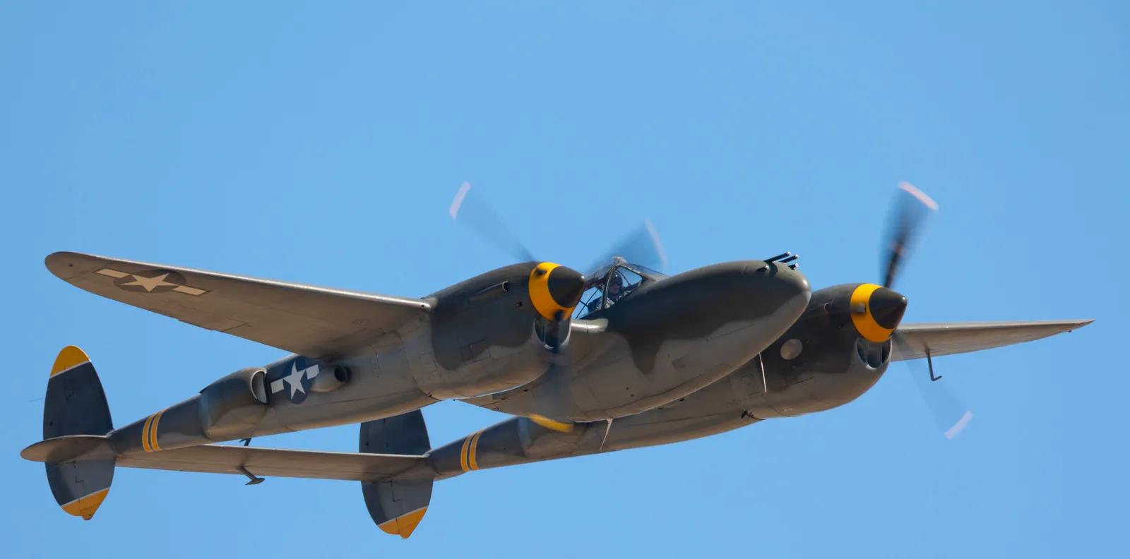Pesawat P-38 Lightning Era PD II Kembali Mengudara Setelah 50 Tahun Terkubur Es Greenland
