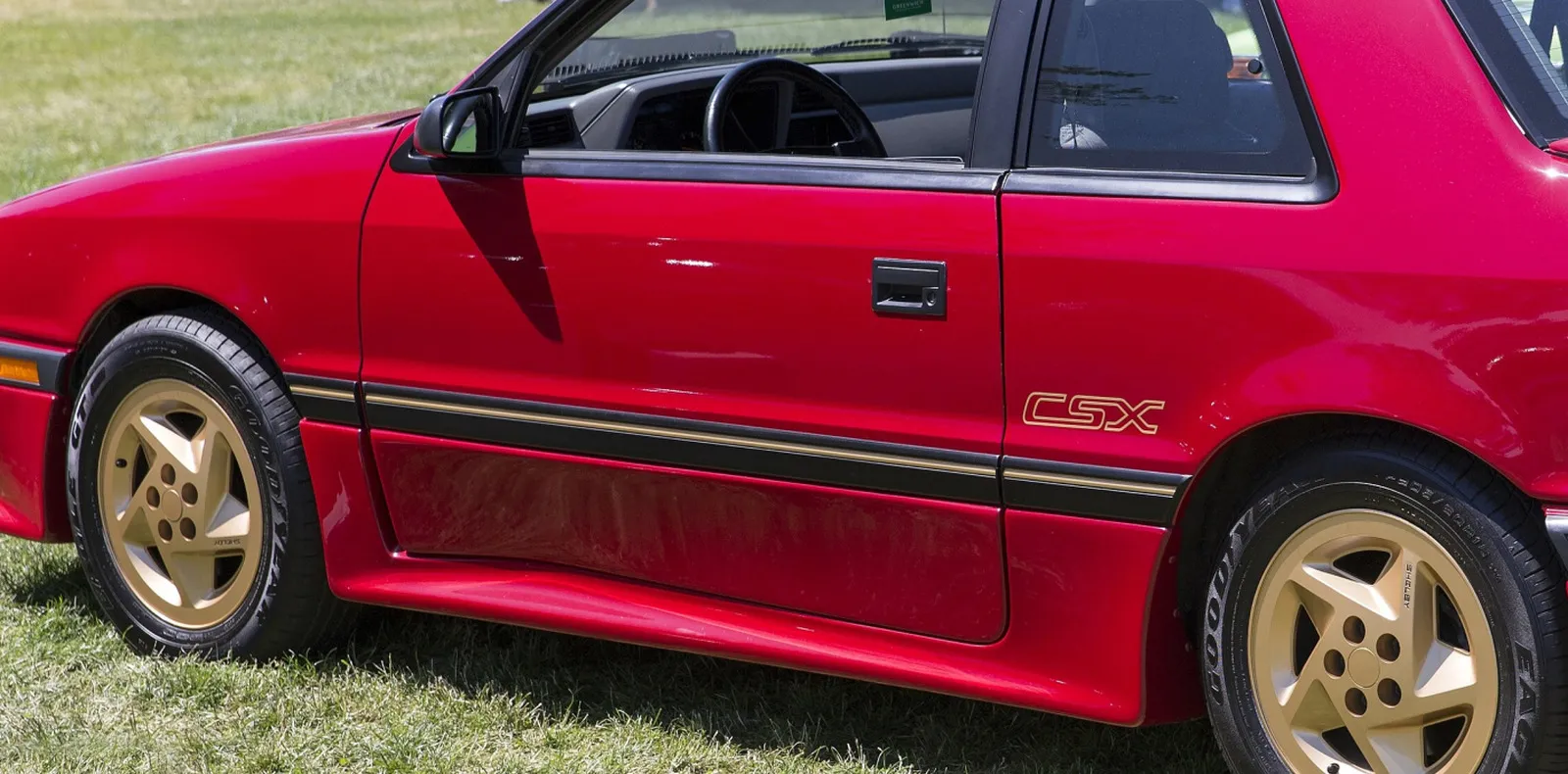 Dikenal dengan Roda Fiberglass Uniknya, Dodge Shelby CSX-VNT Menjadi Mobil Produksi Pertama dengan Pelek Plastik