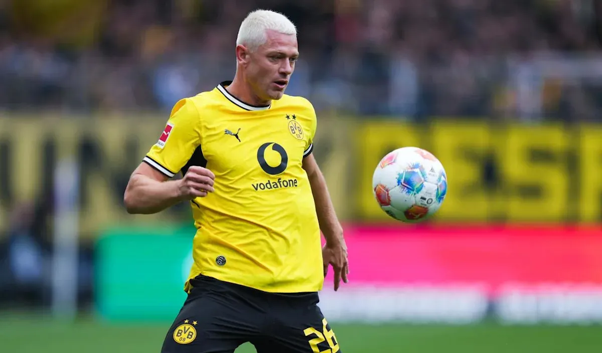 Manchester United Pantau Perkembangan Julian Ryerson dari Borussia Dortmund