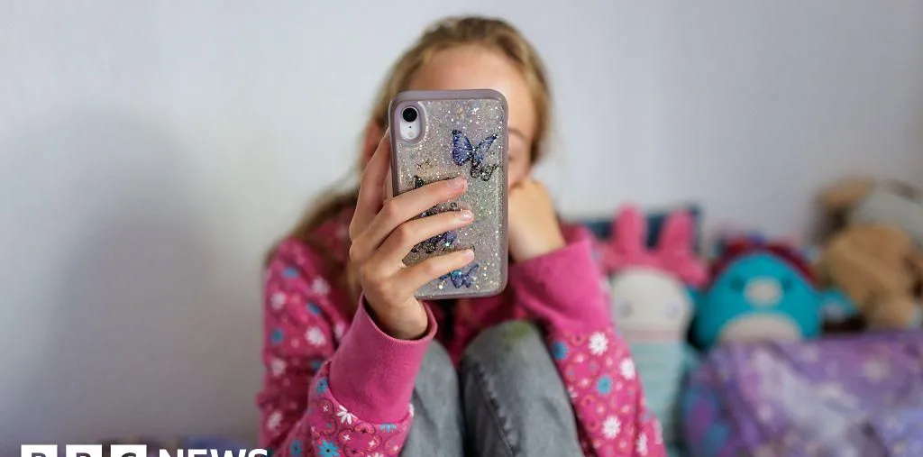 Ofcom Nilai TikTok dan YouTube Belum Aman untuk Anak