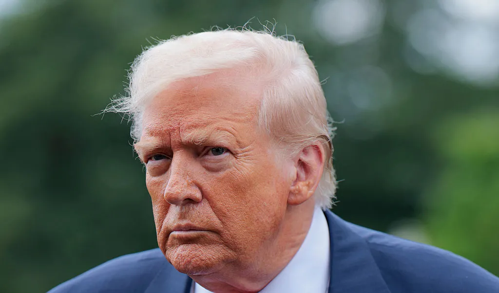Trump Tunda Perintah Eksekutif Keamanan AI, Sebut Bahasa 'Bisa Menjadi Penghalang'