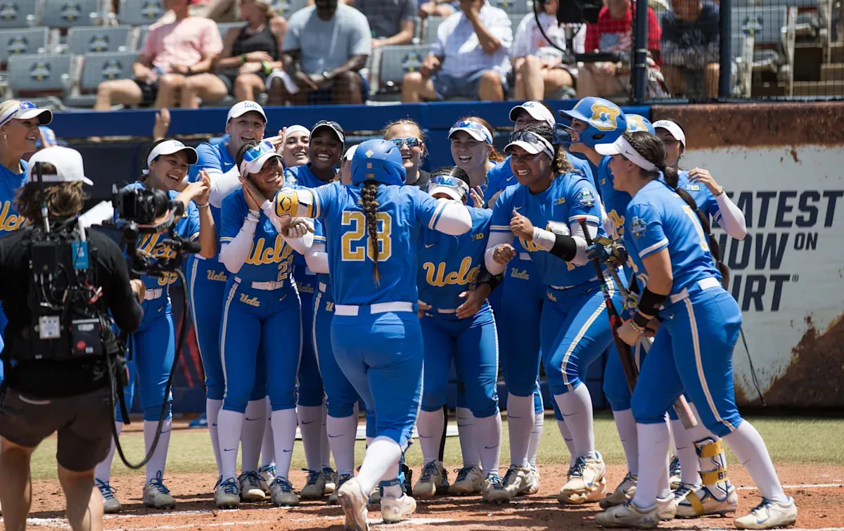 UCLA Melaju ke Women's College World Series Setelah Kalahkan UCF 14-4