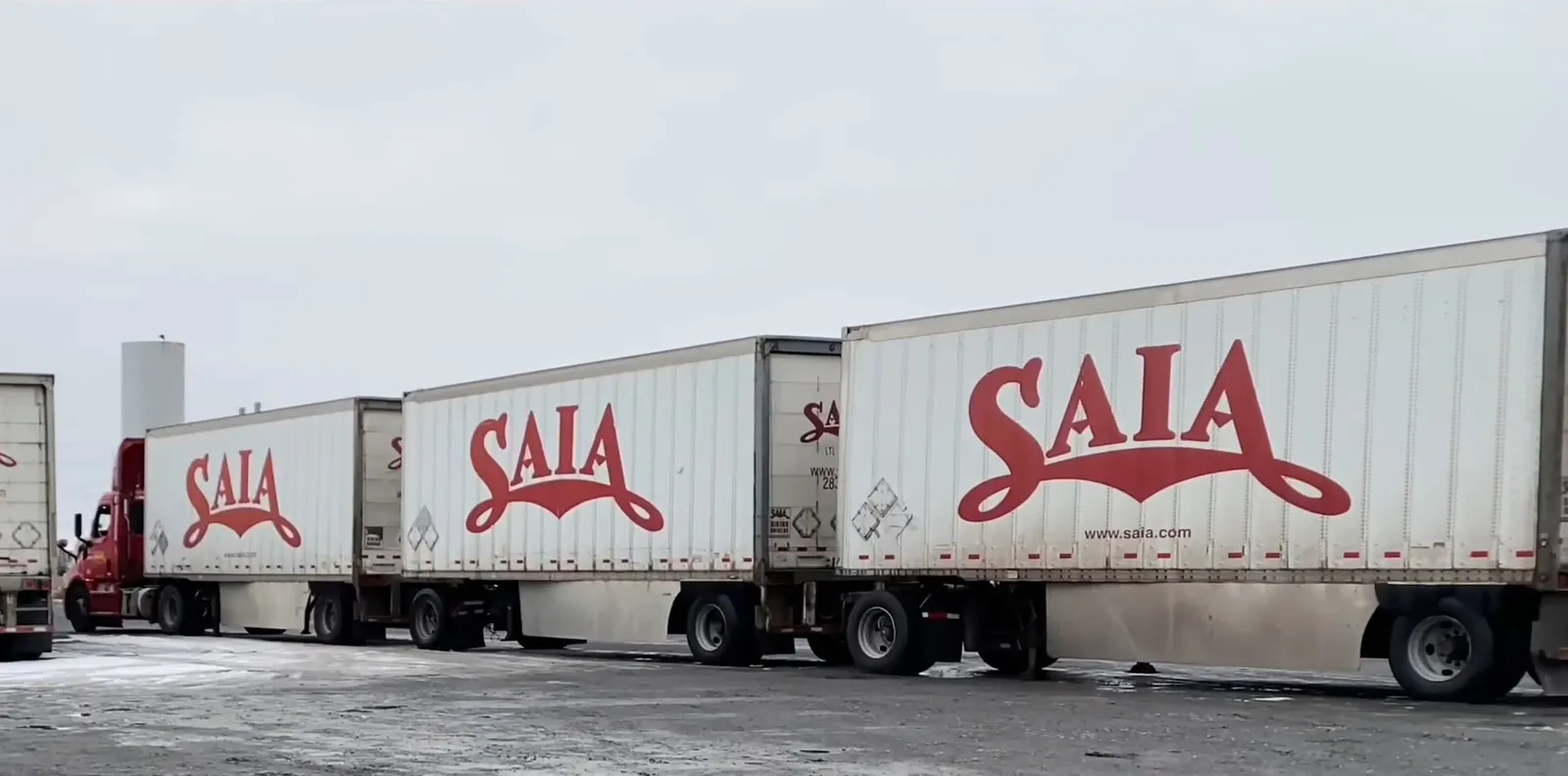 Beberapa Negara Bagian di AS Izinkan Truk Gandeng Tarik Tiga Trailer