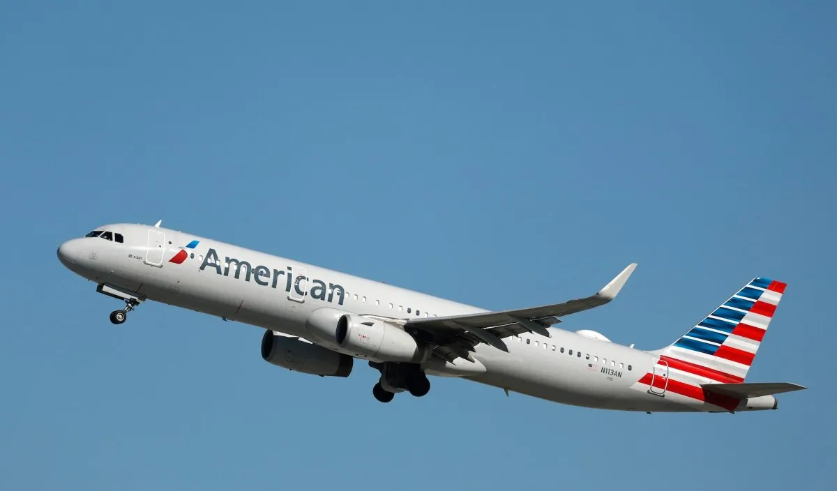 Starlink SpaceX Jalin Kerja Sama dengan American Airlines untuk Layanan Wi-Fi Dalam Penerbangan