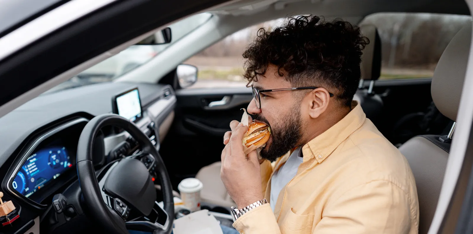 Makanan Paling Berbahaya Saat Dikonsumsi di Dalam Mobil Menurut Pembaca Jalopnik
