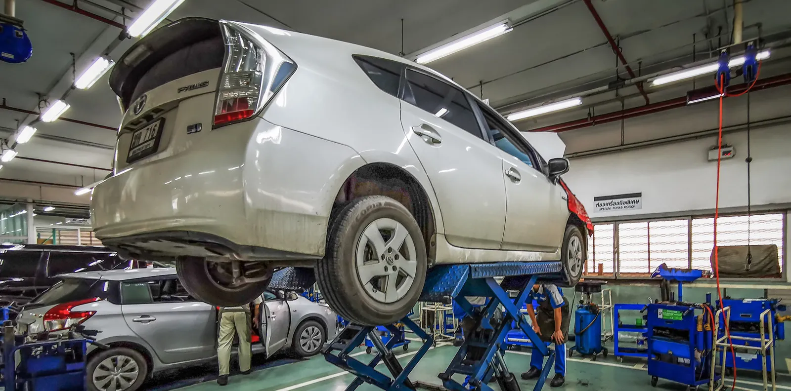 Apa yang Terjadi Jika Baterai Mobil Hybrid Habis?
