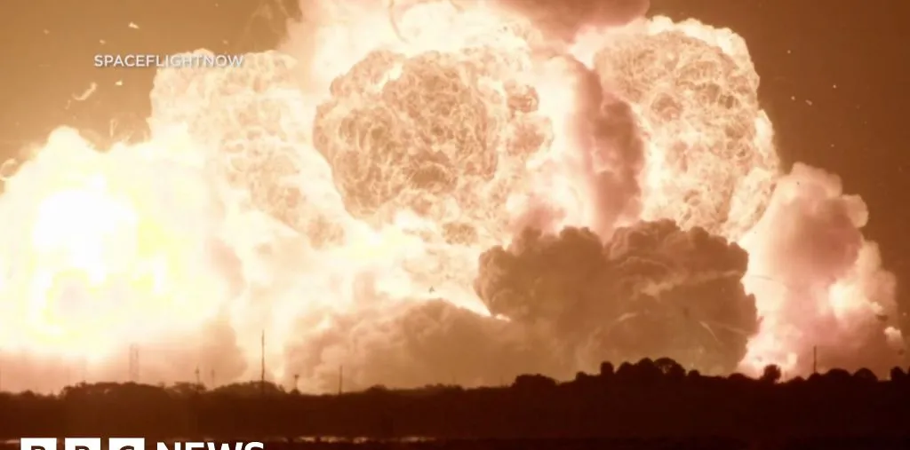 Roket Blue Origin Meledak di Landasan Peluncuran Florida Saat Uji Coba