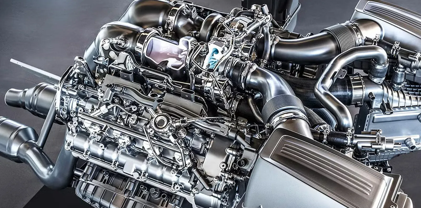 BMW X6 2008 Menjadi Mobil Produksi Pertama yang Menggunakan Teknologi "Hot Vee" Turbocharger
