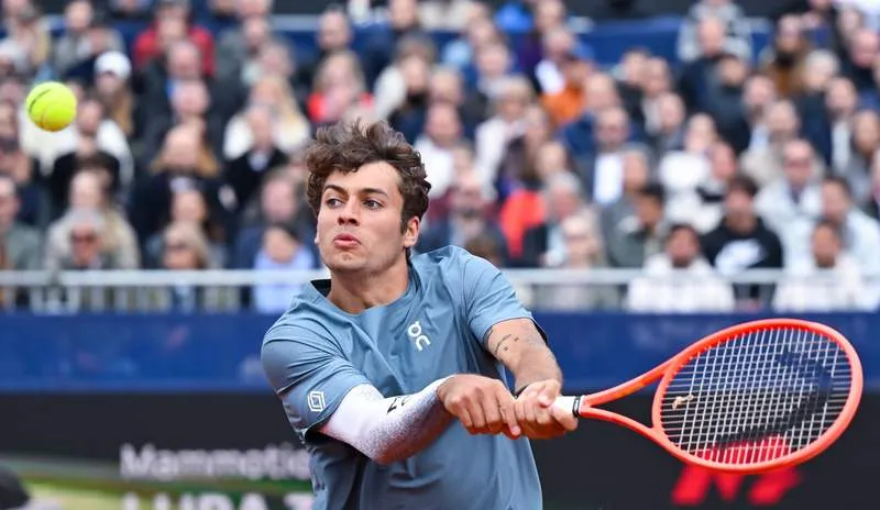 Cedera Hentikan Langkah Matteo Berrettini di French Open, Matteo Arnaldi Melaju ke Semifinal