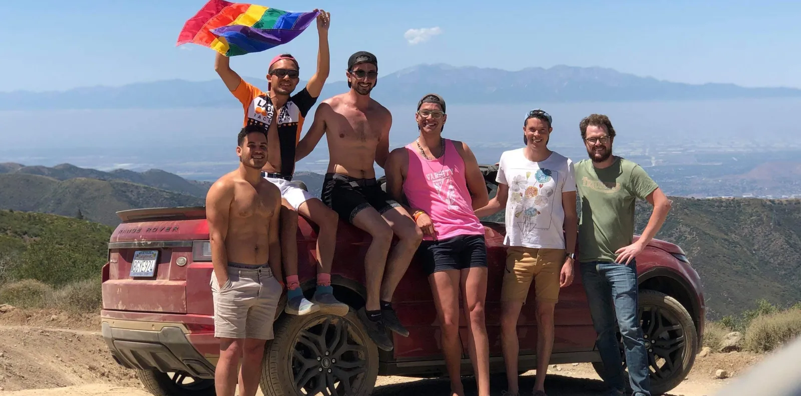 Jalopnik Tanya: Mobil Non-Subaru Apa yang Pantas Memimpin Parade Pride?