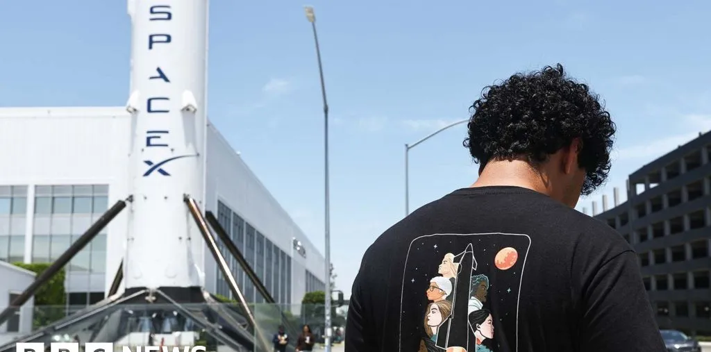 SpaceX Milik Elon Musk Akan Lakukan Penjualan Saham Perdana Senilai $75 Miliar