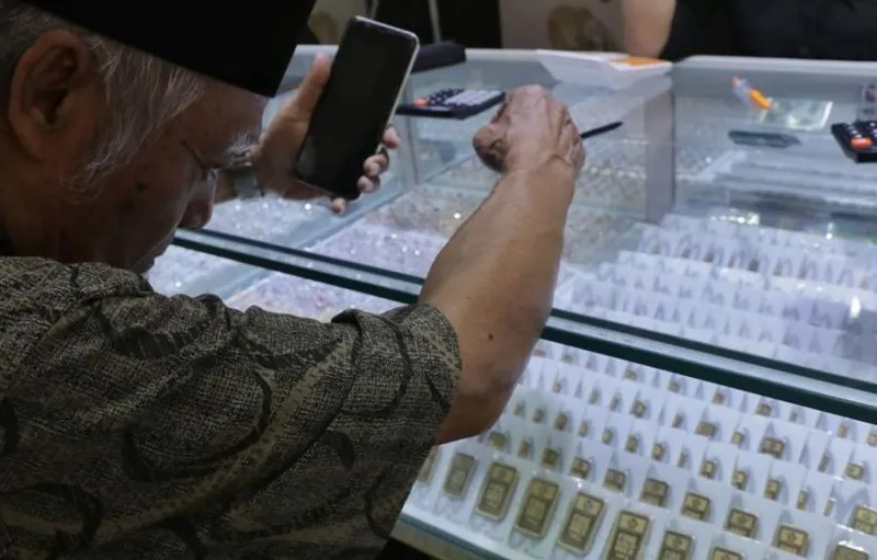 Harga Emas Antam Hari Ini Melemah Rp24 Ribu