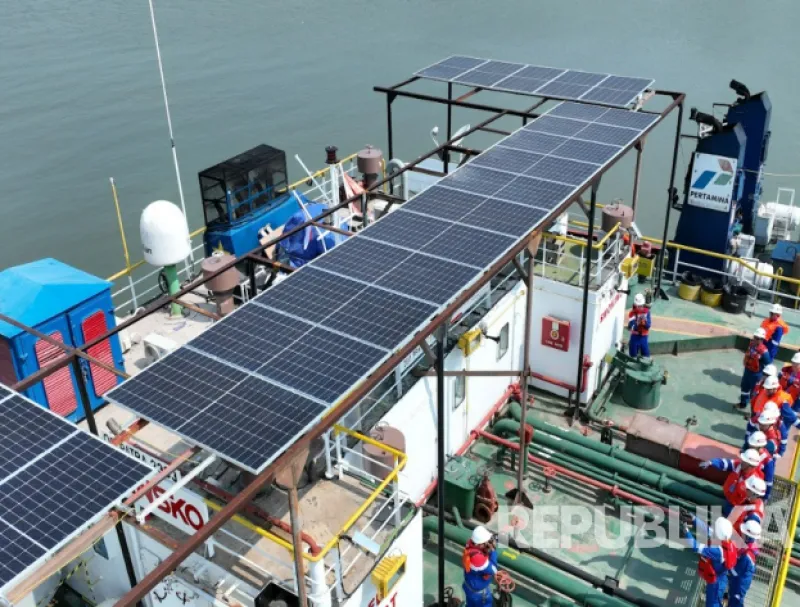 Pertamina Pasang PLTS di Kapal Tanker Minyak, Klaim Pangkas Emisi 79 Ton Karbon per Tahun