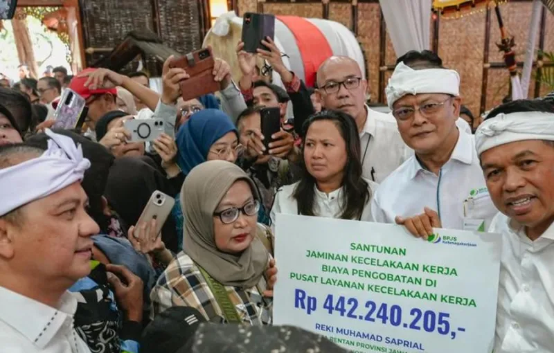BPJS Ketenagakerjaan dan Pemprov Jabar Cairkan Rp49,3 Miliar untuk Perlindungan Pekerja Rentan
