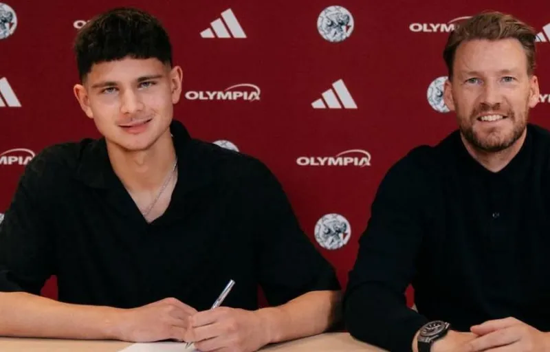 Top 3 Olahraga: Kiper Keturunan Indonesia ke Ajax, Kemenangan Chelsie Monica Atas Magnus Carlsen, dan Janji Cristiano Ronaldo
