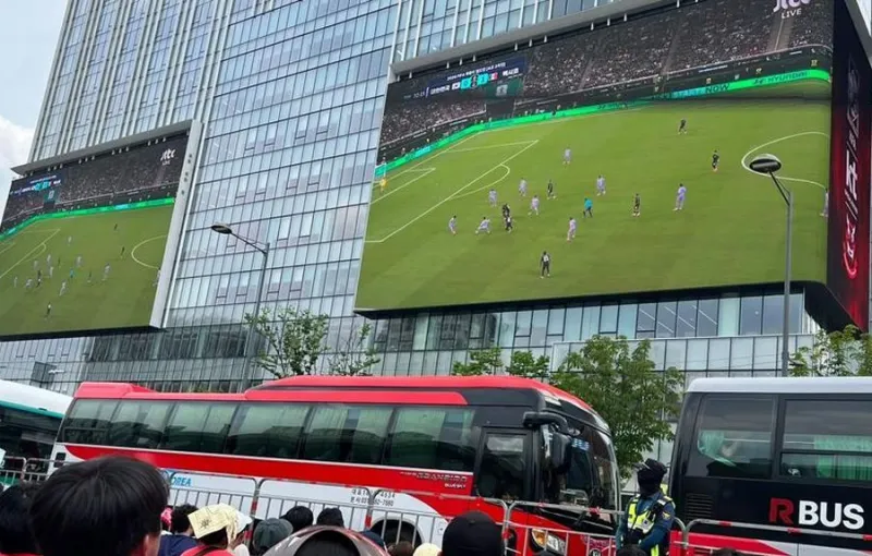 Ribuan Warga Korea Selatan Rela Cuti Kerja Demi Nobar Piala Dunia di Gwanghwamun