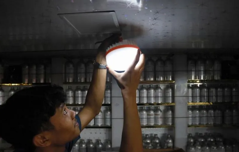 PLN Jelaskan Penyebab Listrik Bergilir Akibat Gangguan Dua Pembangkit Besar