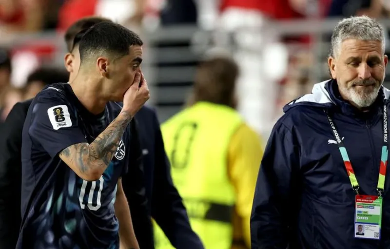 Miguel Almiron Terkena Kartu Merah Pertama Akibat Aturan Baru FIFA