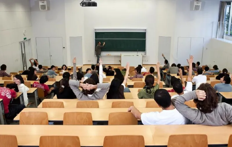 Universitas di China Reformasi Ribuan Jurusan Demi Dorong Pengembangan AI