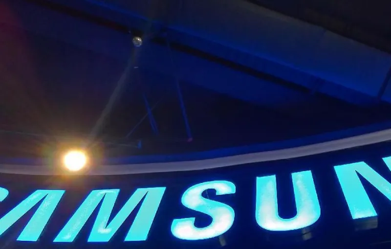 Samsung Dikabarkan Kembangkan Ponsel Layar Gulung, Siap Rilis 2028