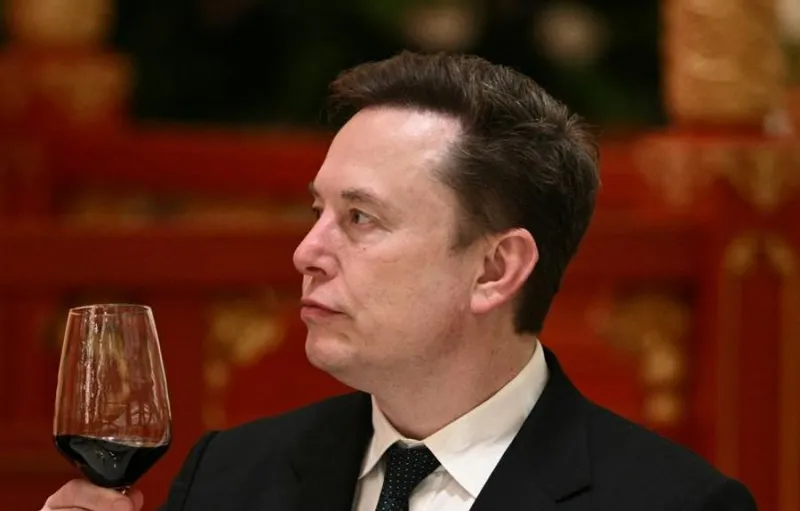 Elon Musk Tegaskan SpaceX Tidak Membuat Ponsel Berbasis AI