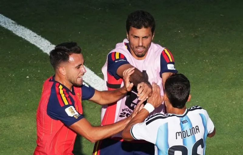 Aksi Nahuel Molina Picu Kericuhan Antar Pemain Argentina dan Spanyol Pasca Final Piala Dunia 2026