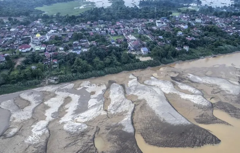 Kemarau Panjang Akibatkan Penurunan Debit Sungai di Jambi