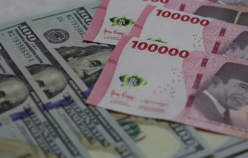 Rupiah Melemah Tipis di Awal Perdagangan Jumat, Dolar AS Menguat