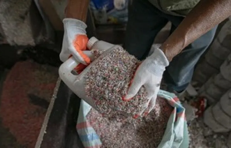 Inovasi Pengolahan Sampah Plastik Menjadi Paving Block